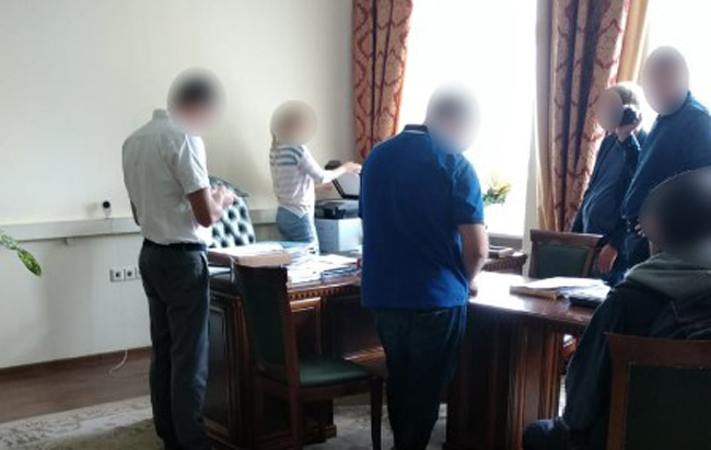 У ДБР розповіли подробиці обшуків у Фіскальній службі